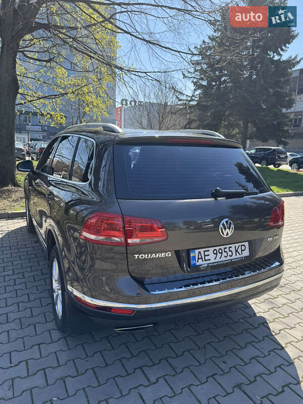 Внедорожник / Кроссовер Volkswagen Touareg 2015 в Черновцах