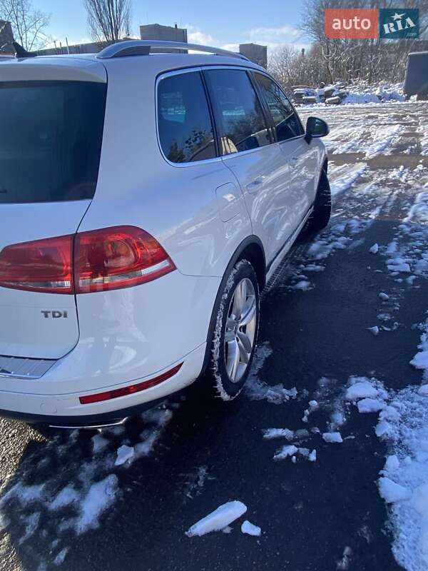 Внедорожник / Кроссовер Volkswagen Touareg 2014 в Львове