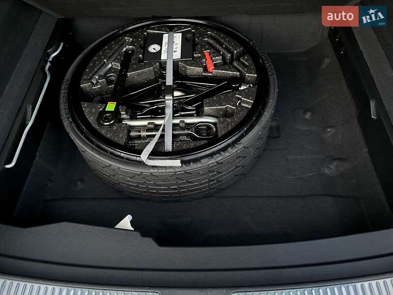 Позашляховик / Кросовер Volkswagen Touareg 2019 в Мукачевому