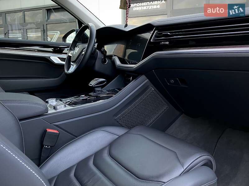 Позашляховик / Кросовер Volkswagen Touareg 2019 в Мукачевому