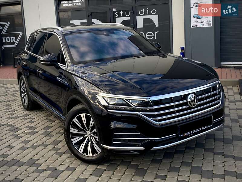Позашляховик / Кросовер Volkswagen Touareg 2019 в Мукачевому