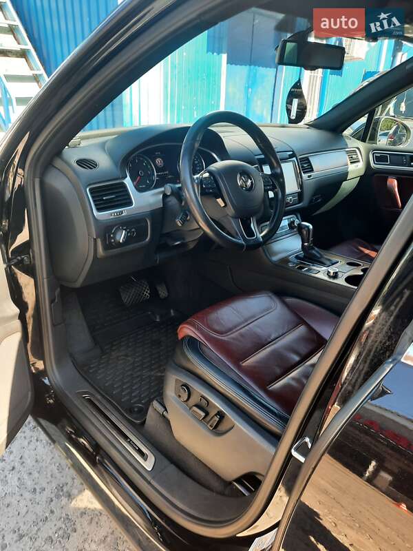 Внедорожник / Кроссовер Volkswagen Touareg 2013 в Изюме