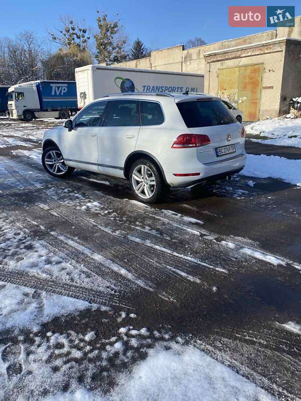Внедорожник / Кроссовер Volkswagen Touareg 2014 в Львове