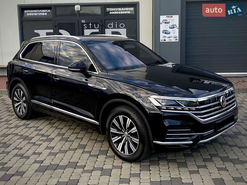 Позашляховик / Кросовер Volkswagen Touareg 2019 в Мукачевому