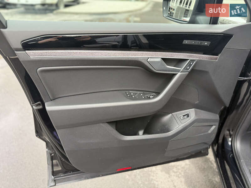 Внедорожник / Кроссовер Volkswagen Touareg 2021 в Киеве