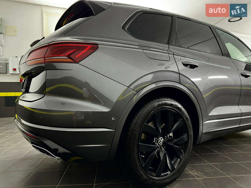 Позашляховик / Кросовер Volkswagen Touareg 2022 в Козятині