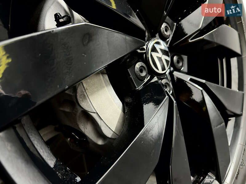 Позашляховик / Кросовер Volkswagen Touareg 2022 в Козятині