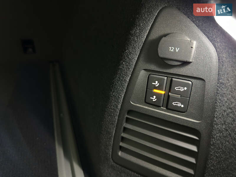 Позашляховик / Кросовер Volkswagen Touareg 2022 в Козятині