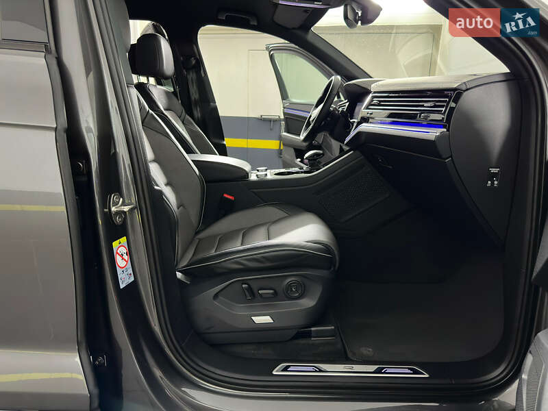 Позашляховик / Кросовер Volkswagen Touareg 2022 в Козятині