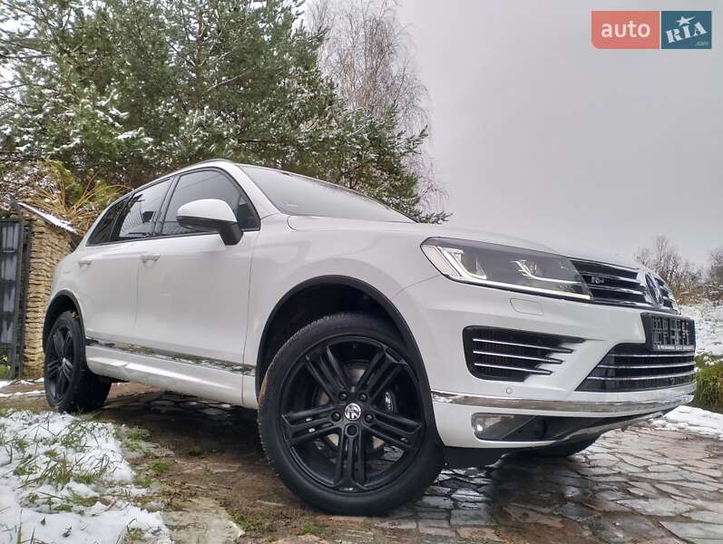 Позашляховик / Кросовер Volkswagen Touareg 2016 в Рівному