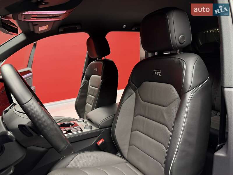 Внедорожник / Кроссовер Volkswagen Touareg 2021 в Киеве