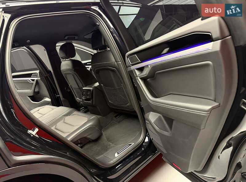 Внедорожник / Кроссовер Volkswagen Touareg 2021 в Киеве