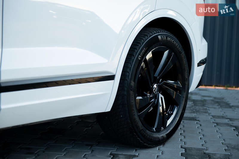 Внедорожник / Кроссовер Volkswagen Touareg 2019 в Мукачево