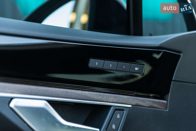 Внедорожник / Кроссовер Volkswagen Touareg 2019 в Мукачево