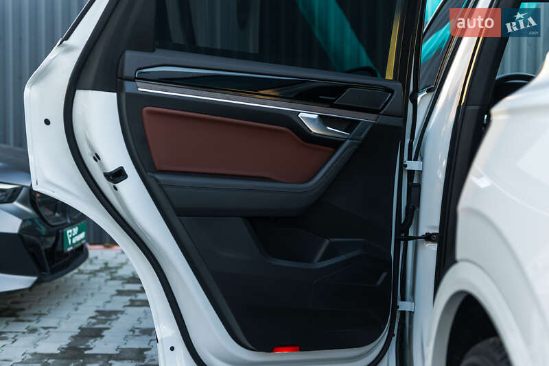 Внедорожник / Кроссовер Volkswagen Touareg 2019 в Мукачево