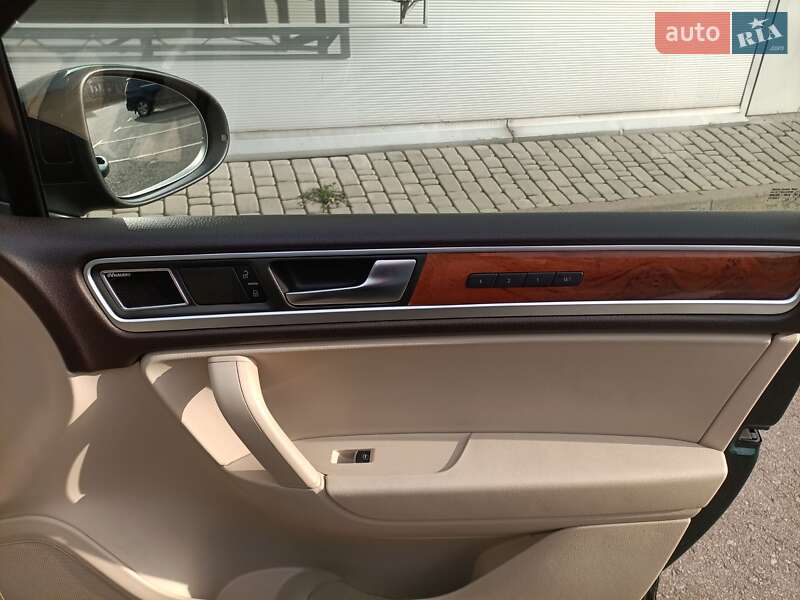 Внедорожник / Кроссовер Volkswagen Touareg 2011 в Киеве фото 9 Внедорожник / Кроссовер Volkswagen Touareg 2011 в Киеве