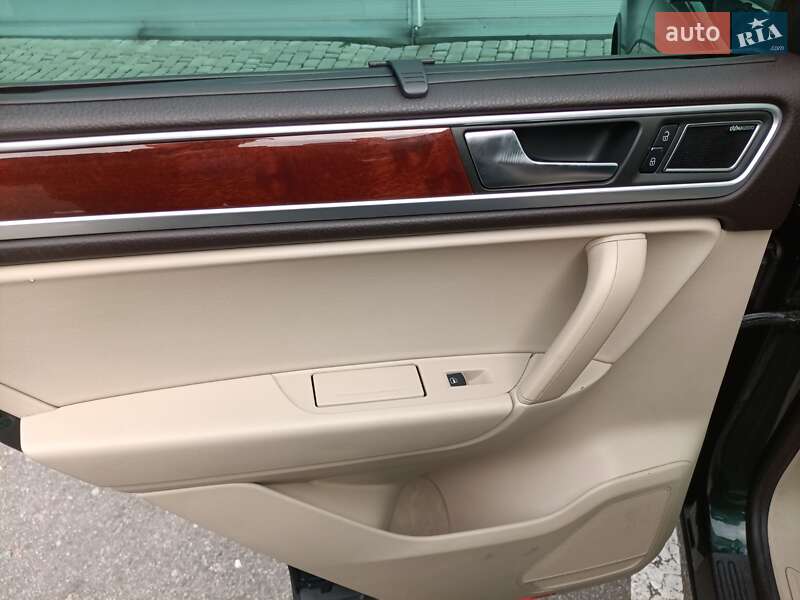 Внедорожник / Кроссовер Volkswagen Touareg 2011 в Киеве фото 15 Внедорожник / Кроссовер Volkswagen Touareg 2011 в Киеве