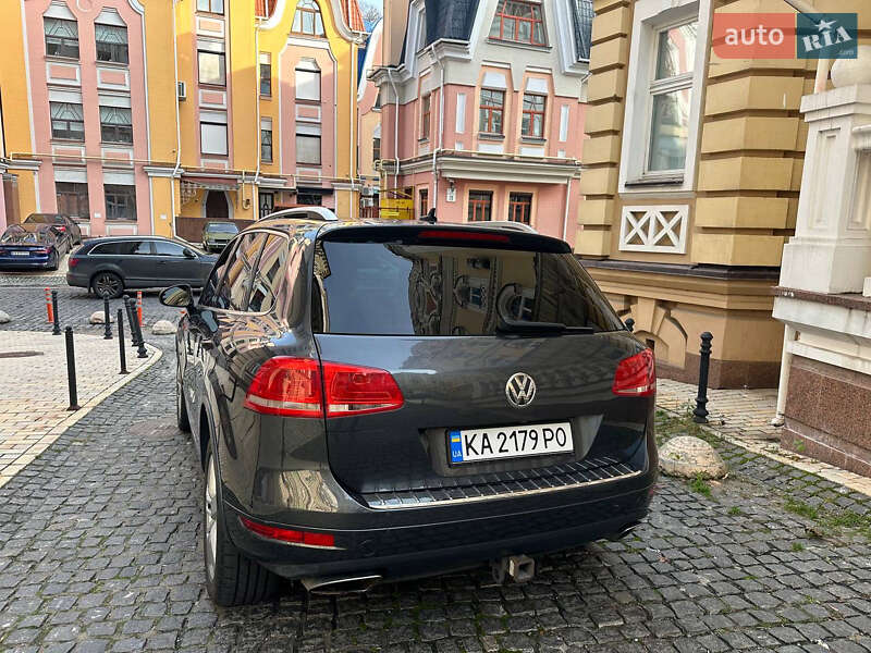 Позашляховик / Кросовер Volkswagen Touareg 2011 в Києві