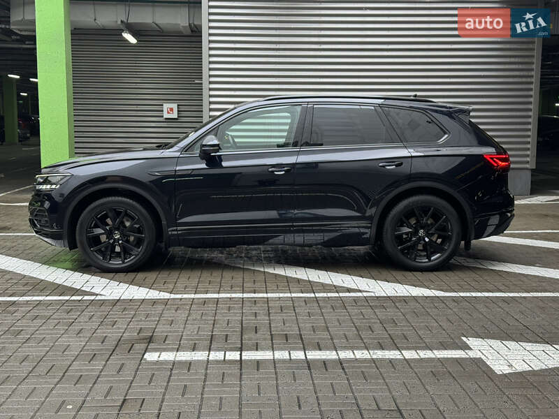 Внедорожник / Кроссовер Volkswagen Touareg 2021 в Киеве