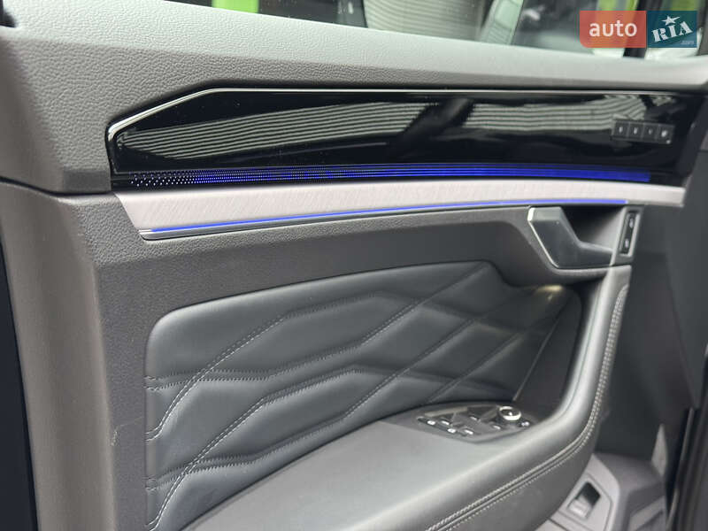 Внедорожник / Кроссовер Volkswagen Touareg 2021 в Киеве