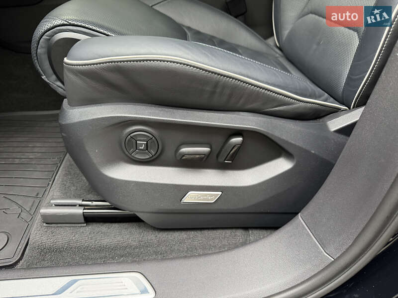 Внедорожник / Кроссовер Volkswagen Touareg 2021 в Киеве