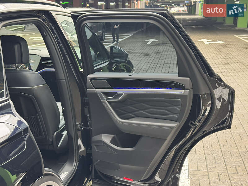 Внедорожник / Кроссовер Volkswagen Touareg 2021 в Киеве