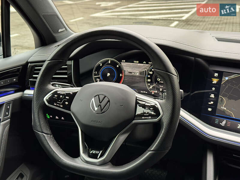 Внедорожник / Кроссовер Volkswagen Touareg 2021 в Киеве