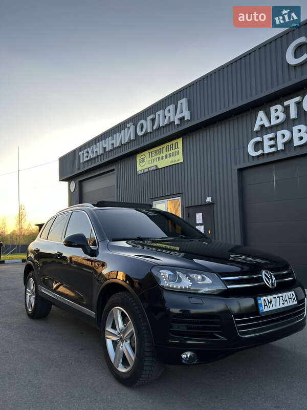Внедорожник / Кроссовер Volkswagen Touareg 2013 в Бердичеве