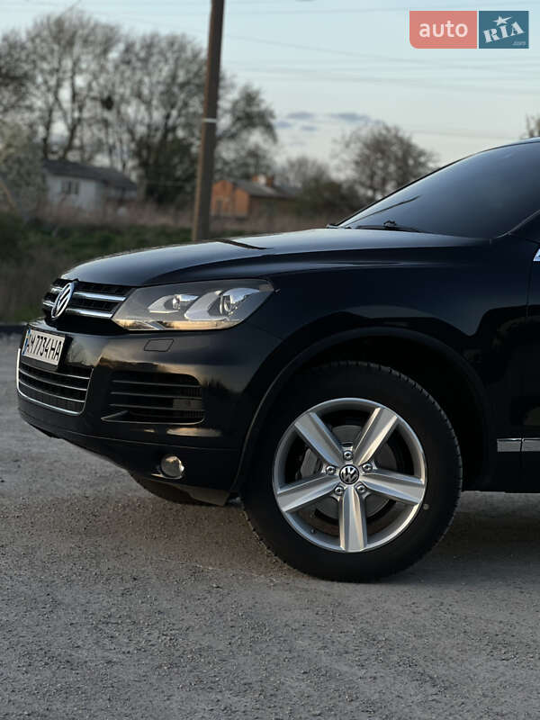 Внедорожник / Кроссовер Volkswagen Touareg 2013 в Бердичеве