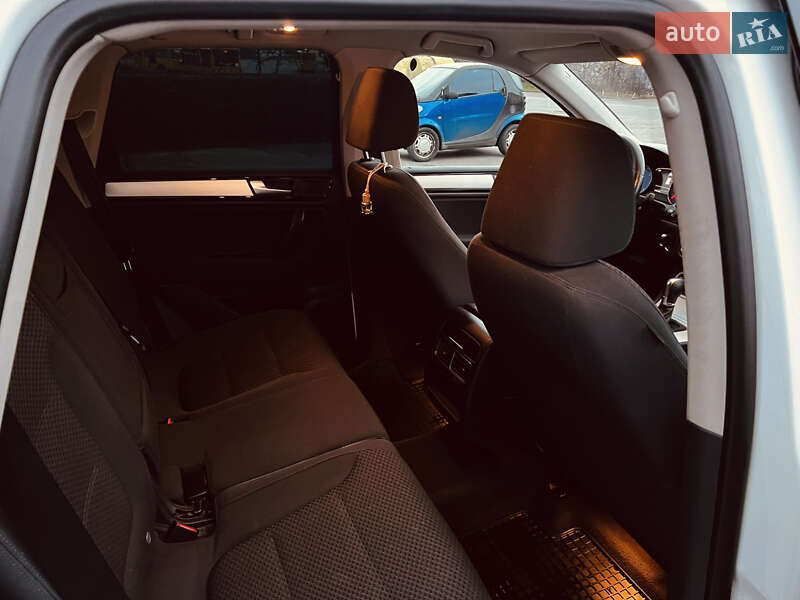 Внедорожник / Кроссовер Volkswagen Touareg 2013 в Одессе