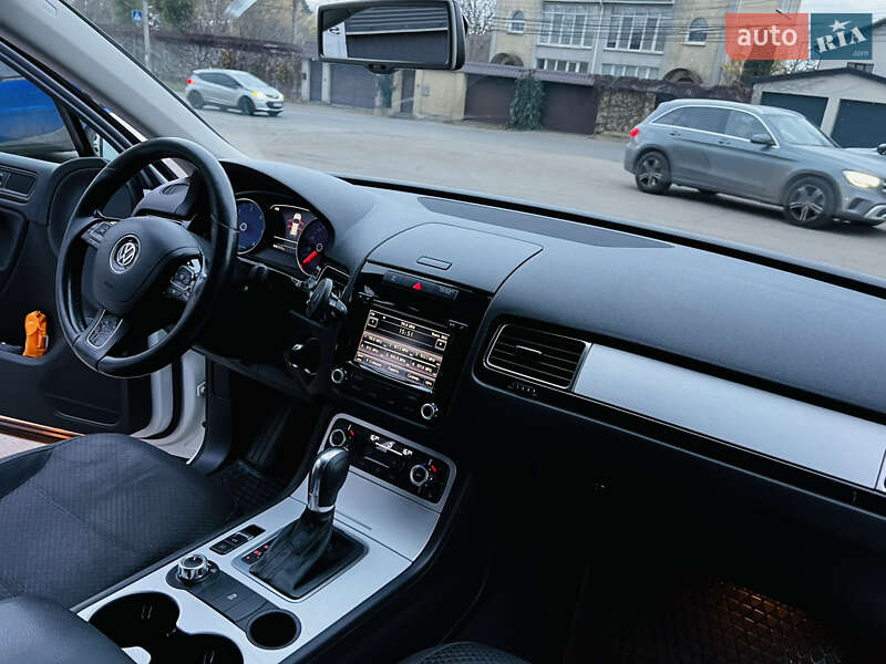 Внедорожник / Кроссовер Volkswagen Touareg 2013 в Одессе