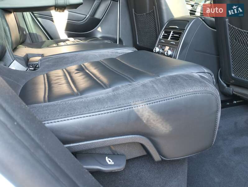 Позашляховик / Кросовер Volkswagen Touareg 2016 в Рівному