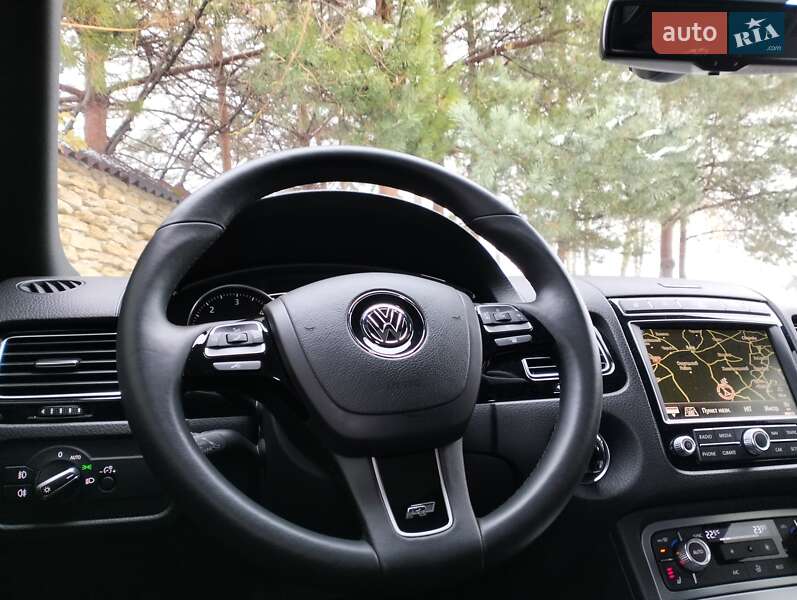 Позашляховик / Кросовер Volkswagen Touareg 2016 в Рівному