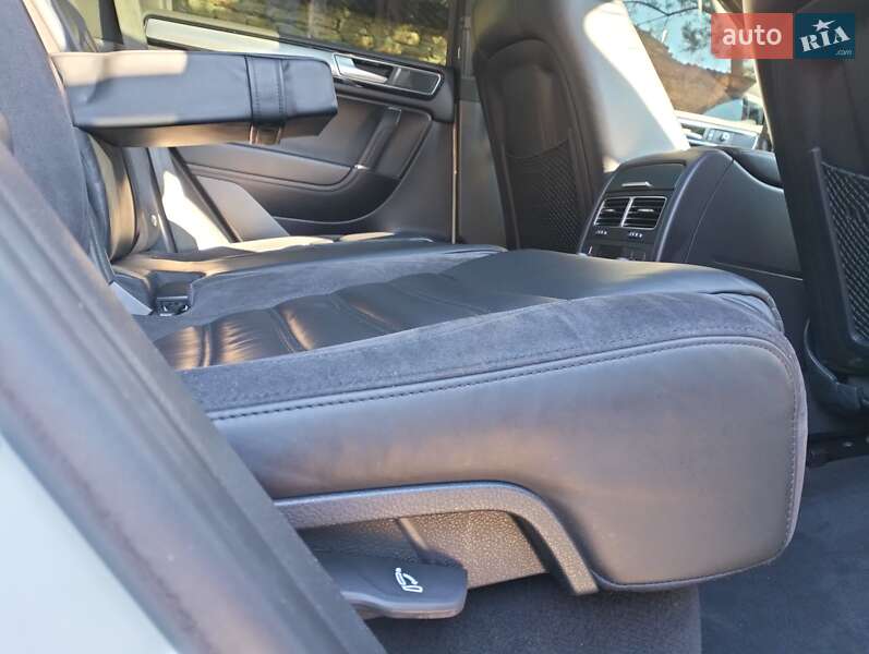 Позашляховик / Кросовер Volkswagen Touareg 2016 в Рівному