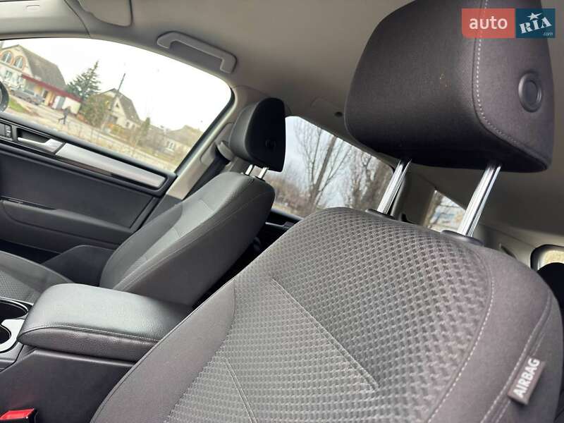 Внедорожник / Кроссовер Volkswagen Touareg 2012 в Ахтырке