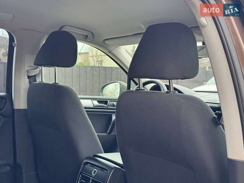 Внедорожник / Кроссовер Volkswagen Touareg 2012 в Ахтырке