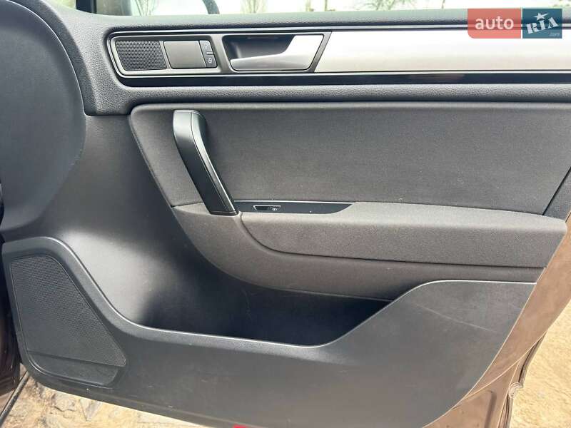 Внедорожник / Кроссовер Volkswagen Touareg 2012 в Ахтырке