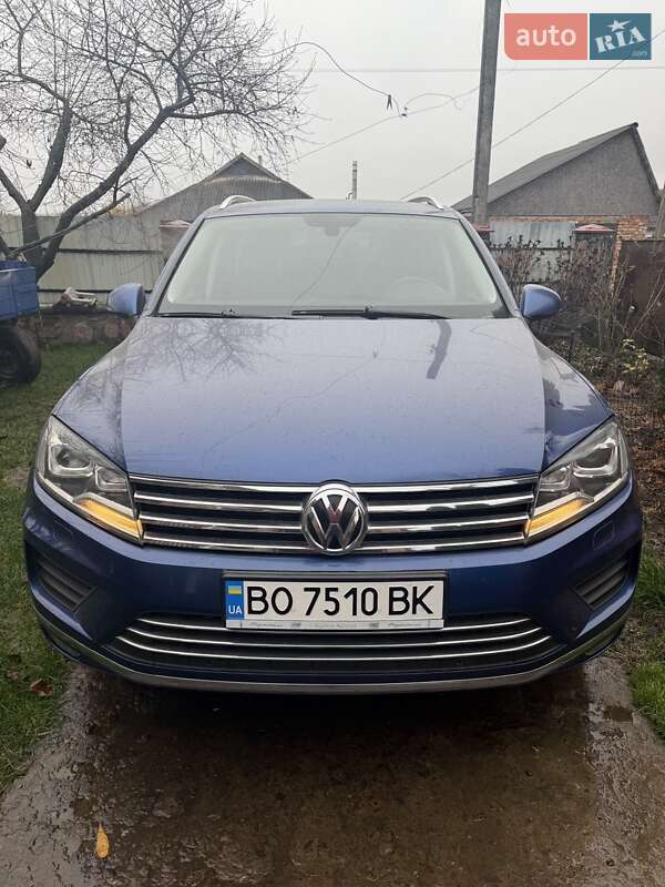 Позашляховик / Кросовер Volkswagen Touareg 2015 в Старій Синяві