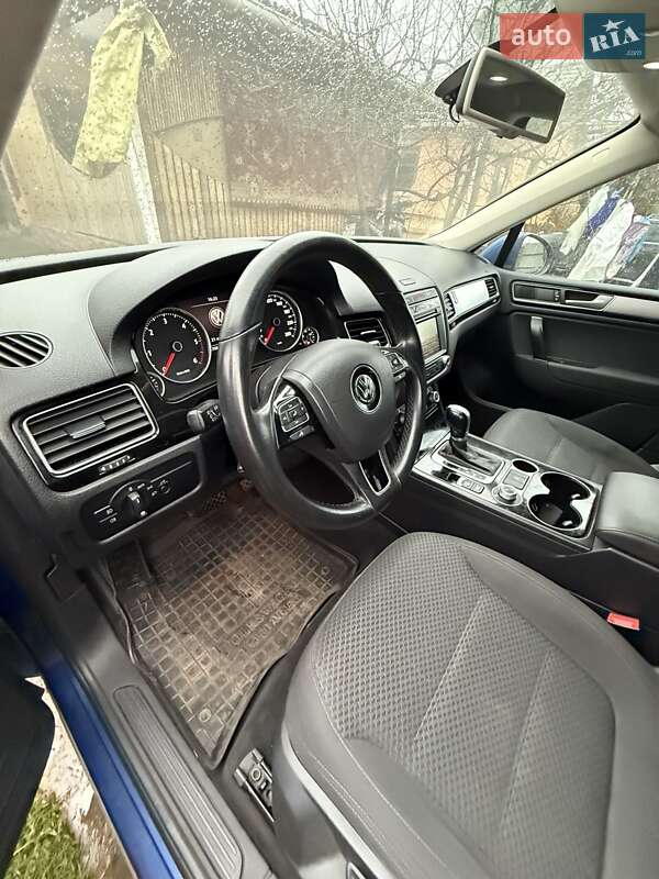 Позашляховик / Кросовер Volkswagen Touareg 2015 в Старій Синяві