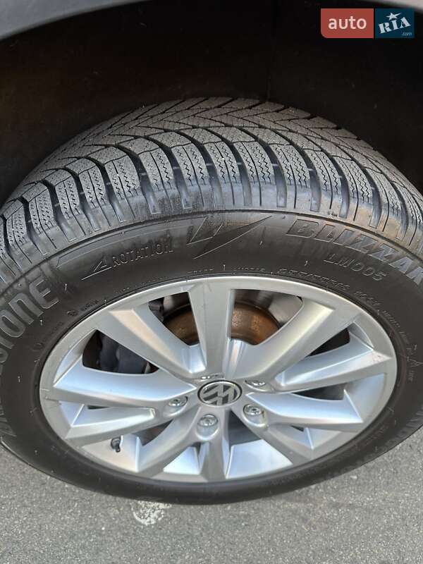 Внедорожник / Кроссовер Volkswagen Touareg 2017 в Одессе