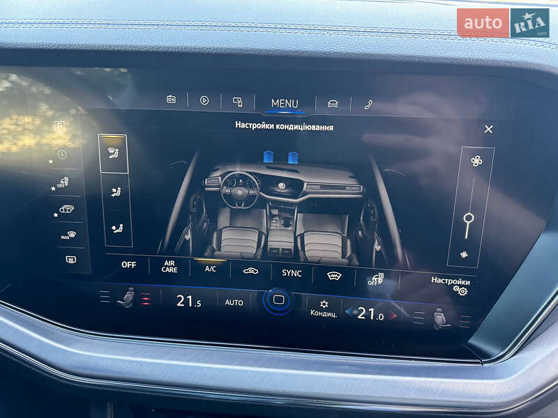 Позашляховик / Кросовер Volkswagen Touareg 2018 в Києві