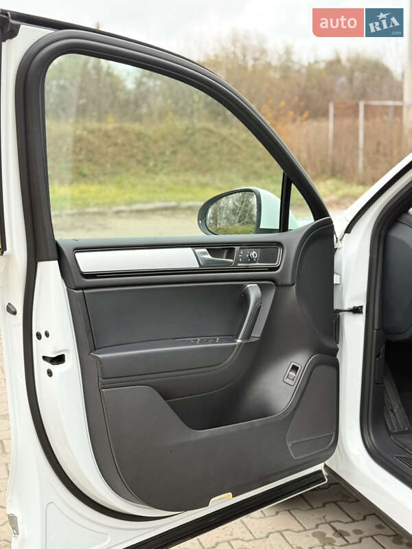 Позашляховик / Кросовер Volkswagen Touareg 2014 в Луцьку фото 13 Позашляховик / Кросовер Volkswagen Touareg 2014 в Луцьку