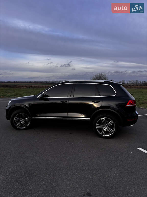 Внедорожник / Кроссовер Volkswagen Touareg 2011 в Шполе