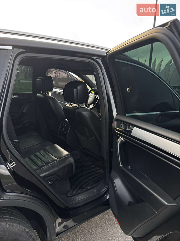 Внедорожник / Кроссовер Volkswagen Touareg 2011 в Шполе