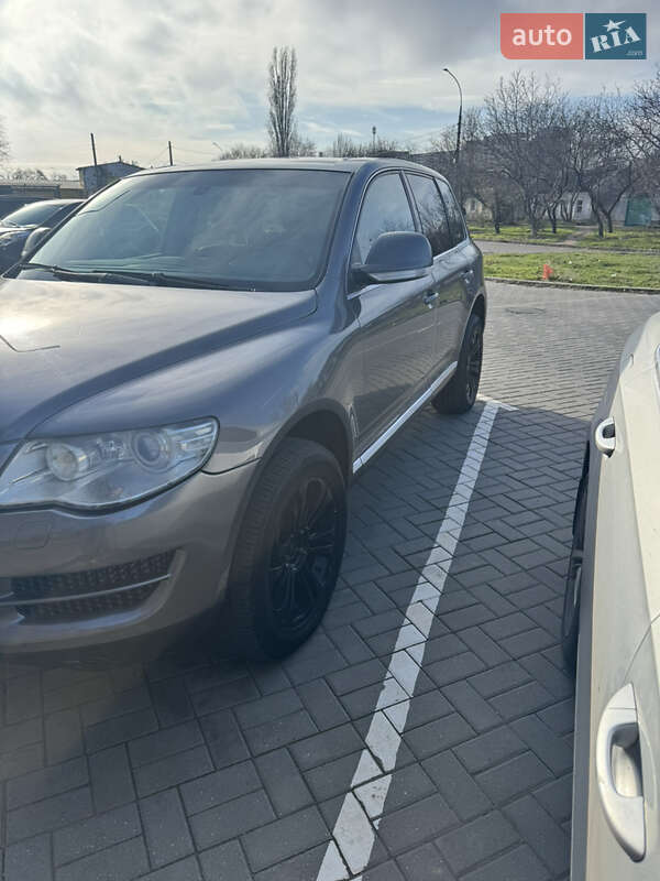 Внедорожник / Кроссовер Volkswagen Touareg 2007 в Николаеве