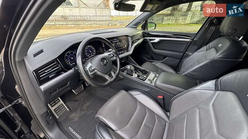Внедорожник / Кроссовер Volkswagen Touareg 2019 в Киеве
