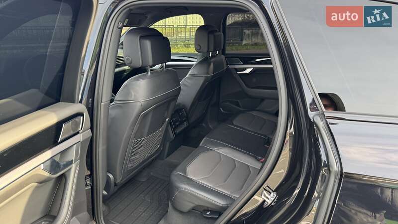 Внедорожник / Кроссовер Volkswagen Touareg 2019 в Киеве