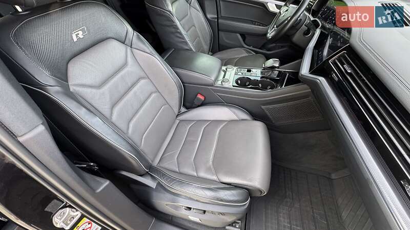 Внедорожник / Кроссовер Volkswagen Touareg 2019 в Киеве