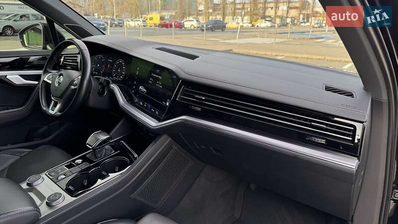 Внедорожник / Кроссовер Volkswagen Touareg 2019 в Киеве