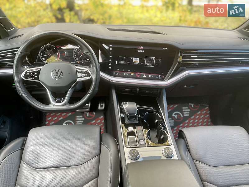 Внедорожник / Кроссовер Volkswagen Touareg 2022 в Киеве